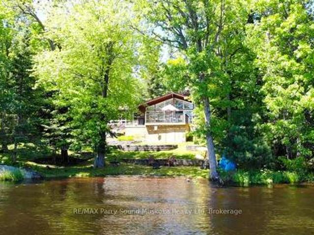 17 Lizzie'S Lane, Mckellar, ON, P2A 0B4 house for sale | Listing ID X13449 | Royal LePage