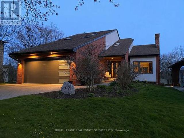 17 Mckay Court, Hamilton, ON, L9H 6P1 Luxury House for sale | Listing ID X13459 | Royal LePage Carriage Trade Luxury Properties