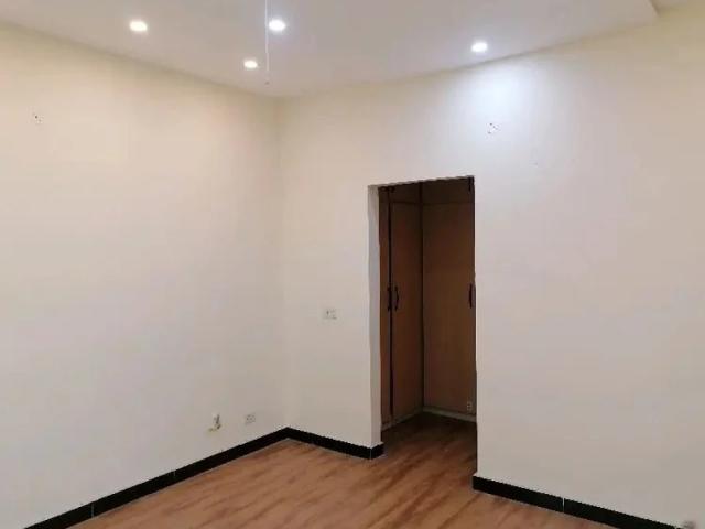 17 Marla Brig House Well Maintained 5 Bed Rooms Available For Sale Lahore Askari ID 98321