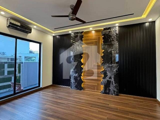17 Marla Luxury Park Facing Semi Furnished House For Sale Buch Executive Villas