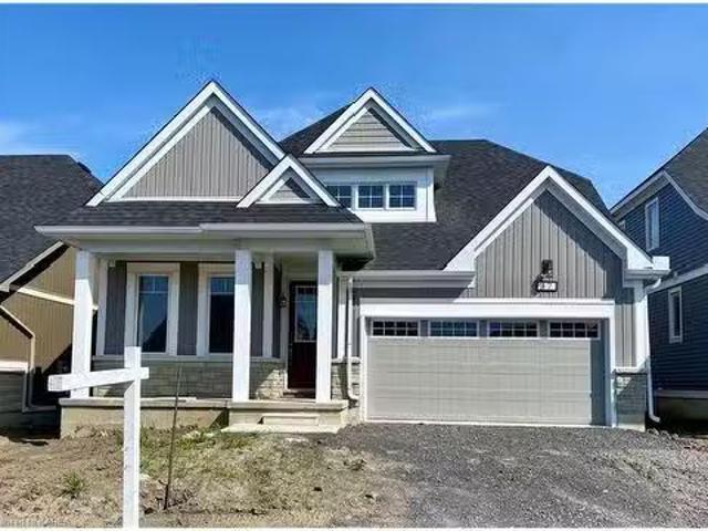 17 Oakmont Drive, Bath, ON, K0H 1G0 house for sale Listing.