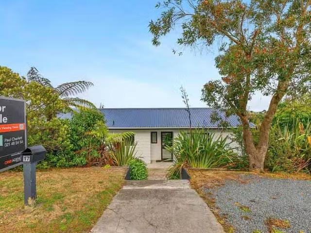 17 Omapere Street, WHITBY, Porirua City For Sale