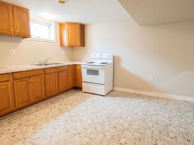 17 Page St, St. Catharines 1 Bedroom Lower Unit