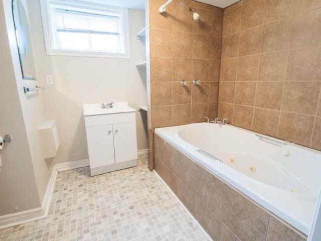 17 Page St 1 1 Bedroom Apartment for Rent at 17 Page St, St. Catharines, ON L2R 4A4 Queenston
