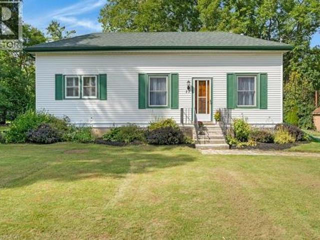 17 Queen Street, North Dumfries, ON, N0B 1L0 house for sale | Listing ID 40856 | Royal LePage
