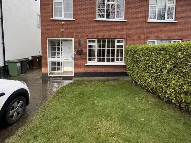 17 Scholarstown Park, Rathfarnham, Knocklyon, Dublin 16 is for.