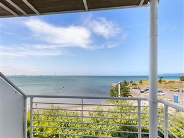 17 Salthill, Monkstown, Co. Dublin Sherry FitzGerald Dun Laoghaire 4941 MyHome. Ie Residential