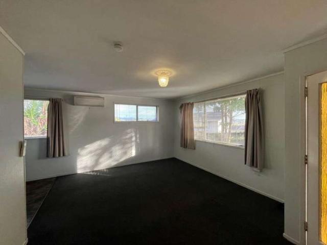 1/7 Seakens Way, Glen Eden, Waitakere City