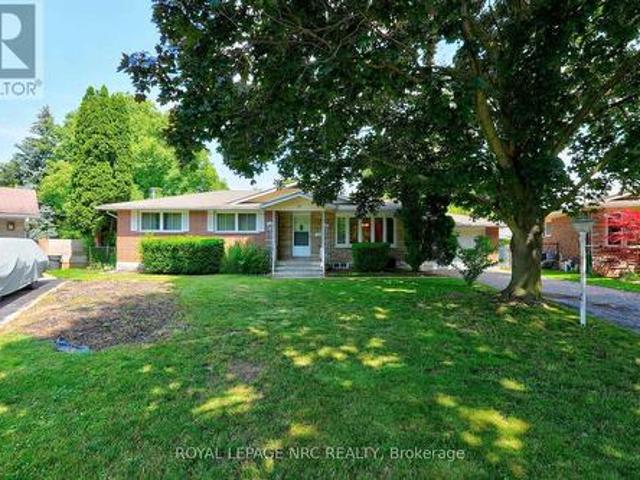 17 St. Louis Place, St. Catharines Lakeshore, ON, L2M 1K1 house for sale | Listing ID X13555 | Royal LePage