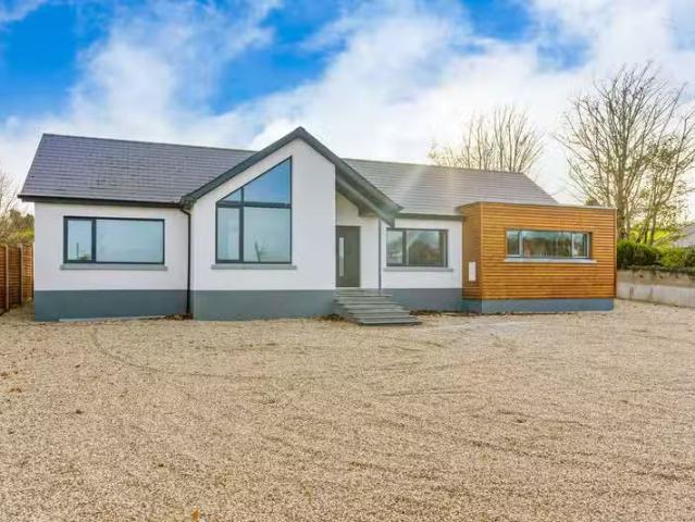 17A Glenamuck Cottages, Glenamuck Road, Carrickmines, Dublin 1.