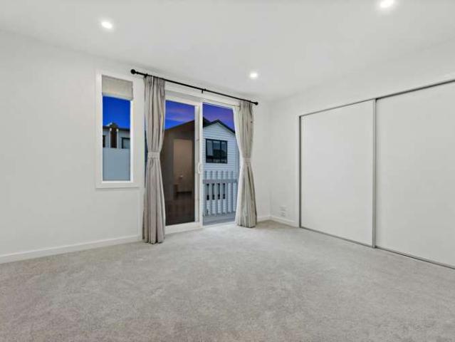17C Holland Avenue, Point England, Auckland City