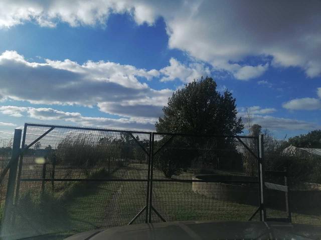 17HA of land. Next level farm property with Barnyard and much more