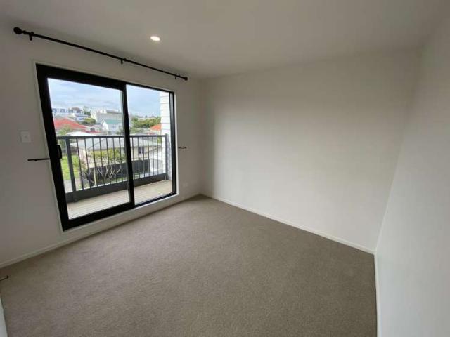 1/4052 Great North Road, Glen Eden, Waitakere City