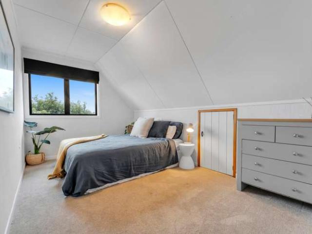 1/406 East Coast Road, Sunnynook, North Shore City
