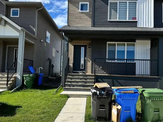$1400 Negotiable 1Bed + Den Basement apartment