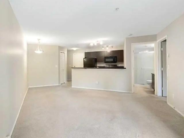 $1400 Bright 1 BDR + Large Den Condo in Bridelwood UTILITIES INCLUDED!