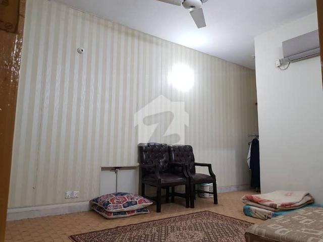 1400 Square Feet House In G 6 Is Available