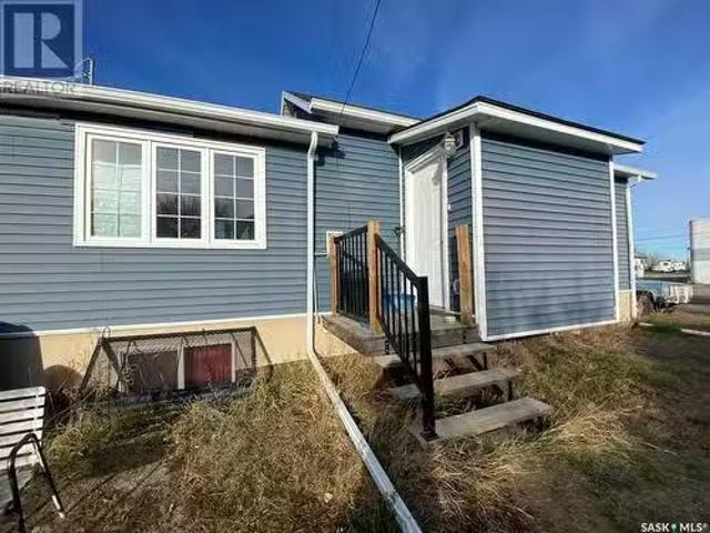 1403 Centre Street, Cadillac, SK, S0N 0K0 house for sale Li.