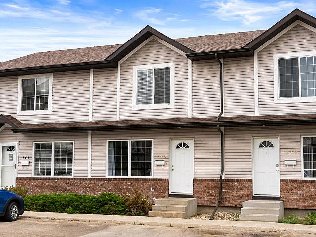 #140 4601 Child Ave Stunning 2 Storey Condo In Lakeridge