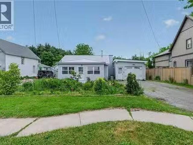 140 Townline Street, St. Williams, ON, N0E 1P0 house for sal.