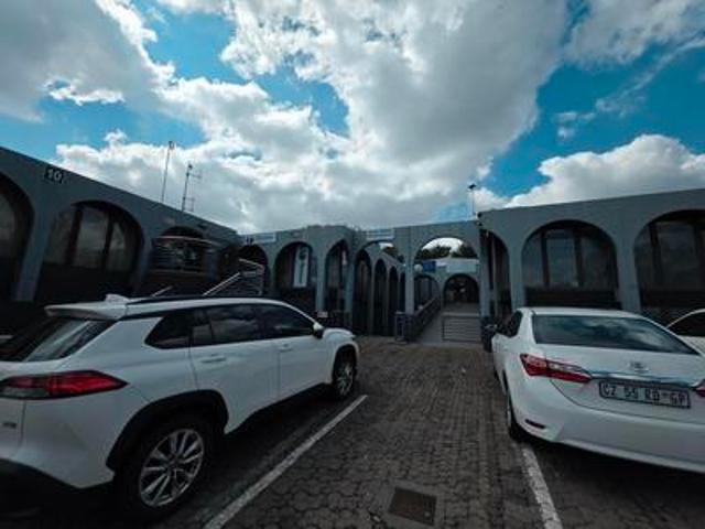 140m2 office to let at murrayfield corner