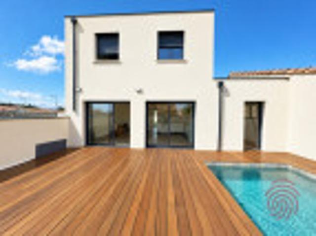140m² habitables, 5 pièces à Bassan 1 350 € par mois