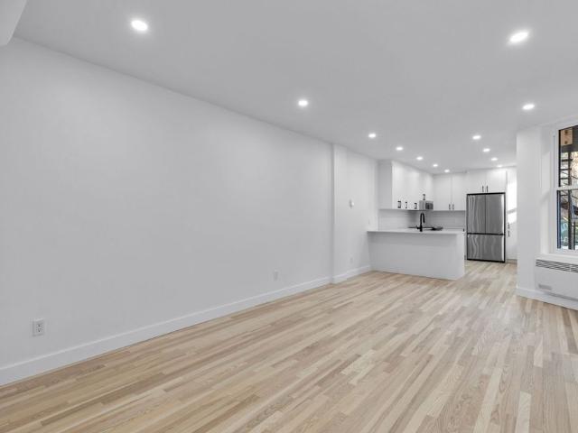 1417 Av. Bourbonnière, Montréal Mercier, QC H1W
