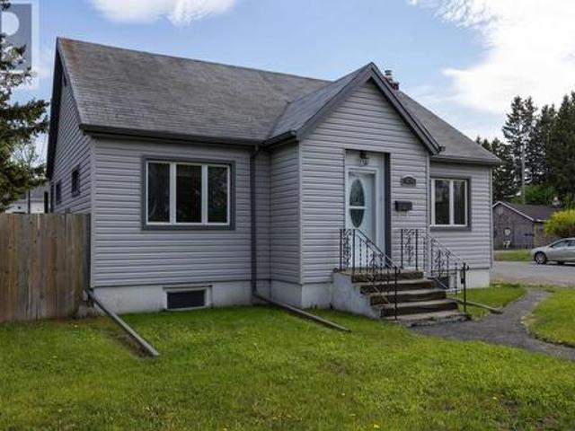 1418 Frederica St. W, Thunder Bay, ON, P7E 3Y8 house for sale | Listing ID TB2601 | Royal LePage