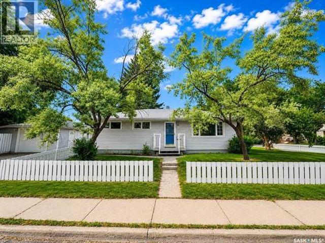 1410 4Th Avenue N, Regina, SK, S4R 0T1 house for sale | Listing ID SK043679 | Royal LePage
