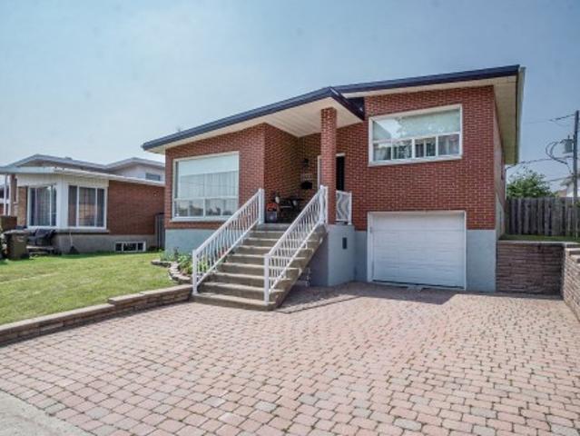 1412 Boul. Élisabeth, Laval Chomedey, QC, H7W 3J8 house for sale | Listing ID 14390 | Royal LePage