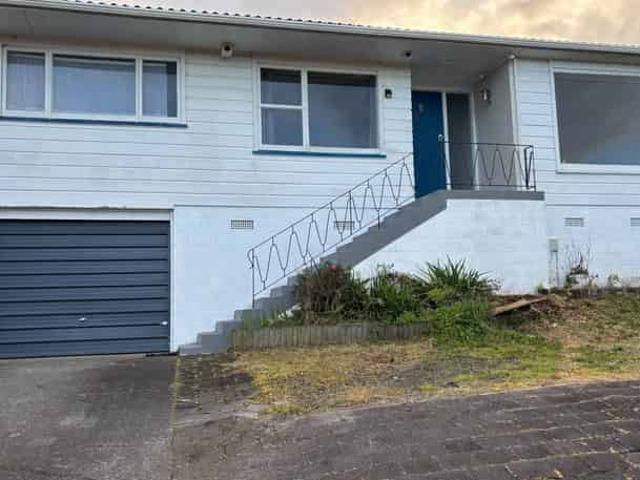 141 Gossamer Drive, Pakuranga Heights, Manukau City
