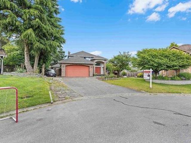 1424 Avenue, Surrey, BC, V3W 0S6 house for sale | Listing ID R3155 | Royal LePage