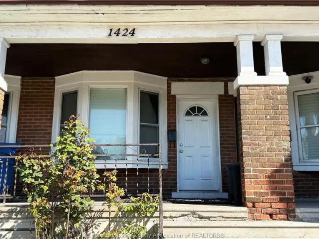 1424 Wyandotte STREET West