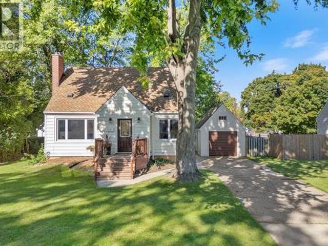 1427 Egmond Drive, Sarnia, ON, N7V 3H3 house for sale | Listing ID 26017 | Royal LePage