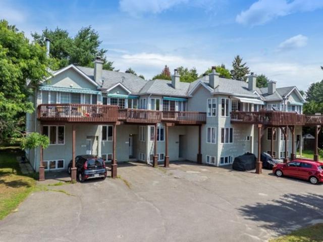 142 Av. Hochar, Saint Sauveur, QC, J0R 1R3 condo for sale | Listing ID 9573 | Royal LePage