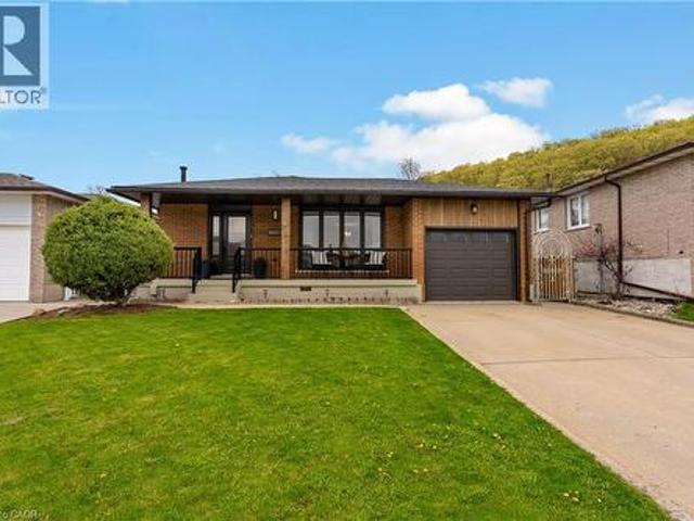 142 Marcella Crescent, Hamilton, ON, L8K 6G3 house for sale | Listing ID 40834 | Royal LePage