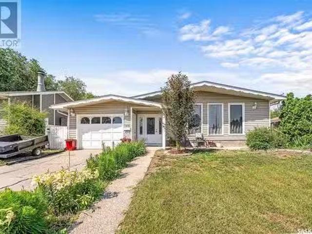 1430 Hochelaga Street W, Moose Jaw, SK, S6H 6G5 house for sa.