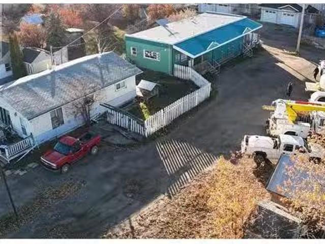 1433/1437 101 Avenue, Dawson Creek, BC, V1G 2A6 house for sa.
