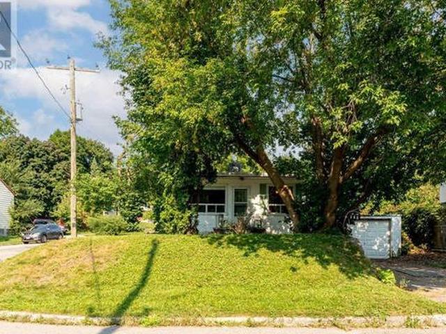 143 BERCZY ST Barrie Ontario