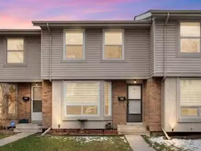 144 123 Queensland Drive Se, Calgary, AB, T2J 5J4 townhouse.
