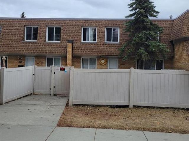 144 Londonderry Square, Edmonton, AB, T5C 3C4 townhouse for sale | Listing ID E4429 | Royal LePage