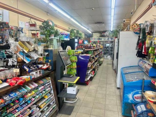 1457 Boul. St Martin O. Laval Chomedey, QC, H7S 1N1 commercial for sale | Listing ID 17693 | Royal LePage