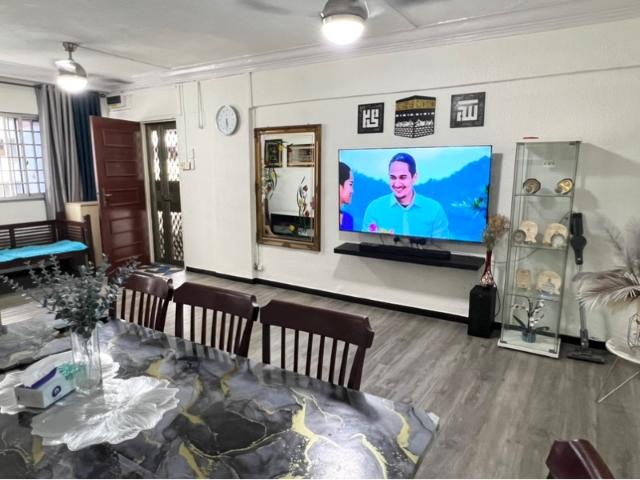 145 Bukit Batok Street 11 HDB Apartment For Sale, $530,000, 3 Bed 2 Bath 1,001 sqft $529.00 psf