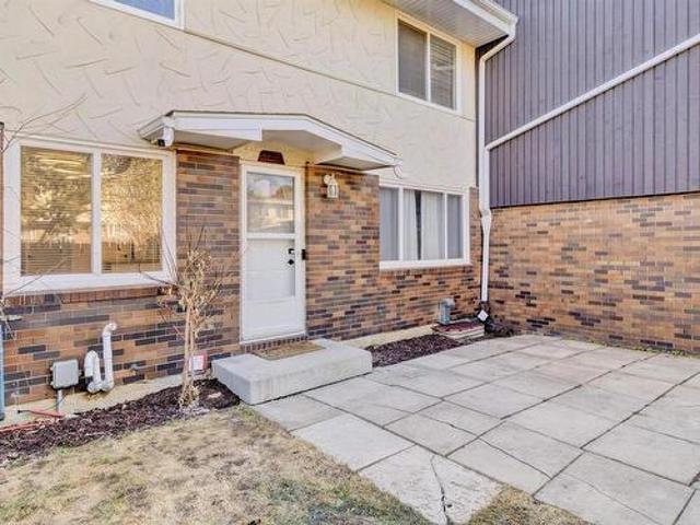145 Roseland Village, Edmonton, AB, T5E 5R6 townhouse for sale | Listing ID E4430 | Royal LePage