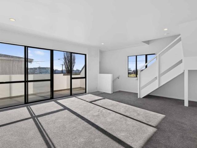 1/477 Madras Street, St. Albans