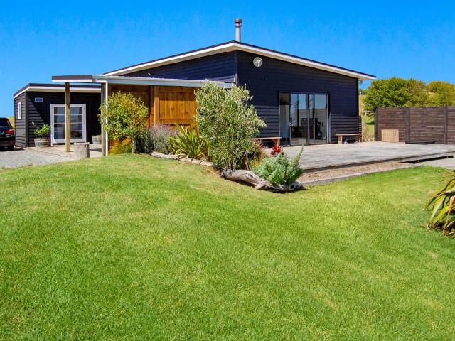 1470 Oneriri Road, in the city: Kaipara, city area: Kaiwaka, price: 895000, latitude: 36.2563, longitude: 174.3668