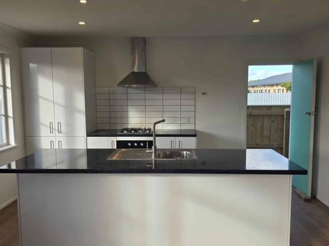148 Queen Street West, Levin