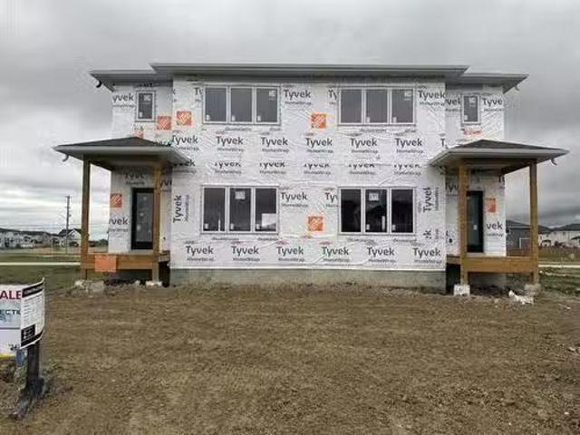 149 Ramona Gallos Way, Winnipeg, MB, R2P 3A7 house for sale.