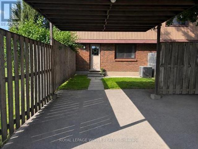 14 279 Sandowne Drive, Waterloo, ON, N2K 2C1 townhouse for lease | Listing ID X13535 | Royal LePage