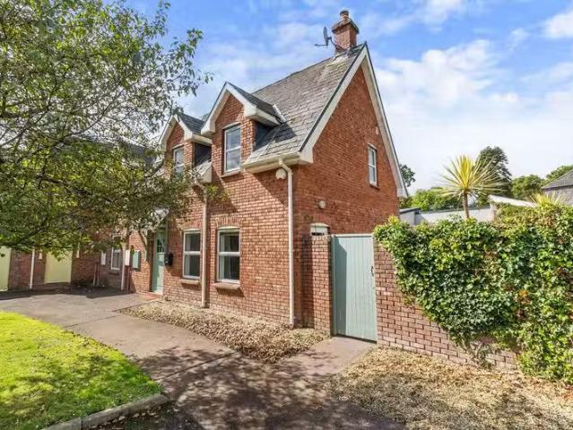 14 The Orchards, Inchigaggin Lane, Model Farm Road, Co. Cork.